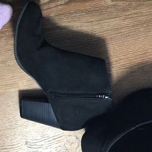 Black boots with heel